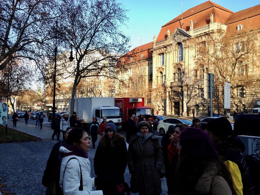 Private Taxi Tour through Berlin East and West and Kiez 4-6h - East Side Gallery and the New Berlin Wall Memory