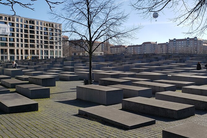 Private Third Reich Walking Tour of Berlin - Johann Georg Elser Sculpture: resistance comes with its own weight