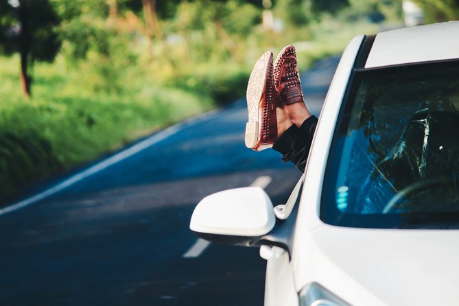 Private Transfer from Berlin to Prague with 2h of Sightseeing - Meeting in Berlin: pickup timing, luggage space, and real-world comfort