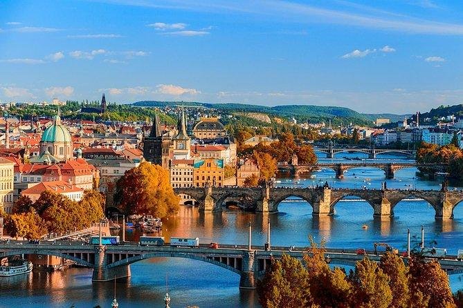 Private Transfer from Berlin to Prague with 2h of Sightseeing - Price and value: what $318.40 per person buys you