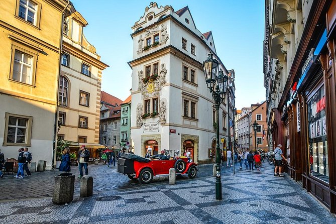 Private Transfer from Berlin to Prague with 4h of Sightseeing - Private car comfort and what’s included (and what isn’t)