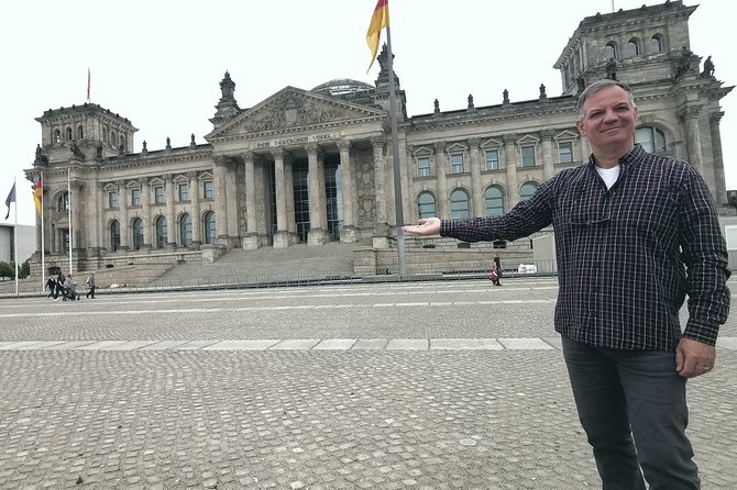Private Walking Tour Berlin 3 hours: Brandenburg, Historic Center - How a Berlin private walking tour saves you from map stress