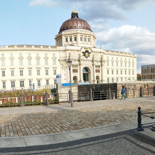 Promotion Berlin Rickshaw Shared Guide (Combo Vehicle Group) - Comfort, drinks, and the rickshaw-as-a-base idea