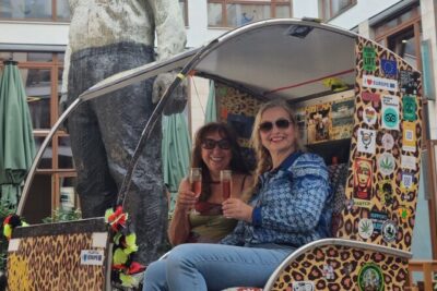 Romantic Berlin Rickshaw City and Photo Tour - incl. pick-up - Brandenburg Gate to Reichstag: classic symbols, fast photo moments
