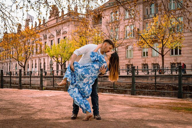 Romantic Couple Photoshoot in the Heart of Berlin - First-Time Posing Advice You’ll Appreciate Immediately