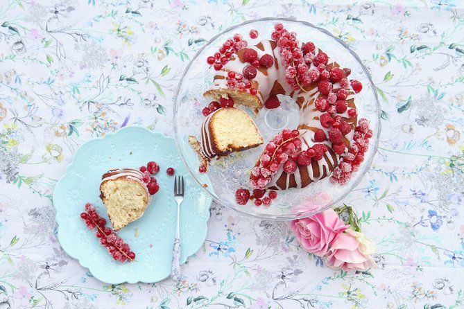 Sharing plate food tour in Berlin - The Sharing Plate Club Card: Small Surprises That Add Fun