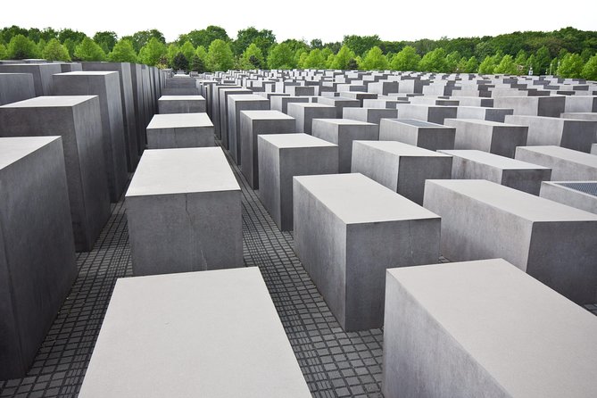 The Best Private Berlin Tour with a Car, Tour Guide and Pick up - Why a private Berlin car tour feels like a cheat code