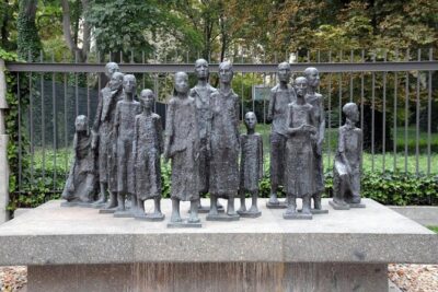 "The Jewish Berlin" - The route starts at Stiftung Neue Synagoge Berlin and goes beyond a photo stop