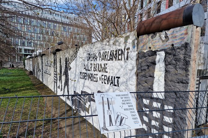 Walking on the Wall: 3-Hour Tour in Berlin - Stop 1: Liesenbrücken, an abandoned bridge with big border meaning