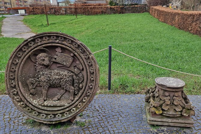 Walking on the Wall: 3-Hour Tour in Berlin - The guide and small-group size: the real difference in your 3 hours