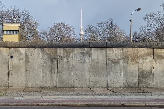 Walking on the Wall: 3-Hour Tour in Berlin - Getting oriented fast: the start at Ida-von-Arnim-Straße and the Mauerpark finish