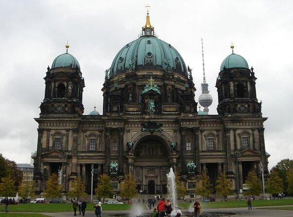 Warnemuende Shore Excursion: Private Berlin Tour - Key things that make this Berlin day work