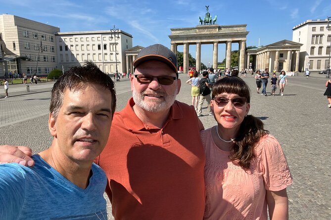 Welcome/Farewell SightseeingTaxi Tour +Transfer from/to the airport - Hackescher Höfe and the “small-town inside big-city Berlin” moment